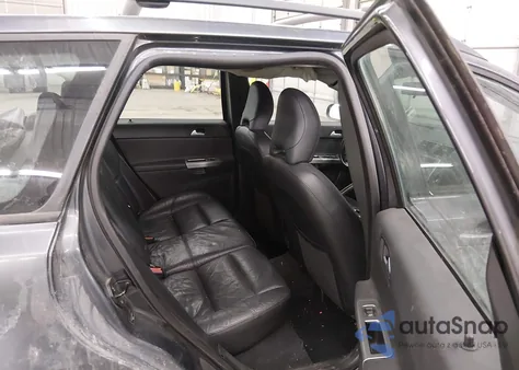 2010 Volvo V50 2.4I z USA, uszkodzony, nr VIN YV1390MW9A2539718